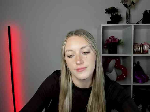 EvelynBlond26