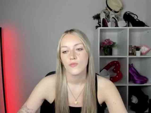 EvelynBlond26