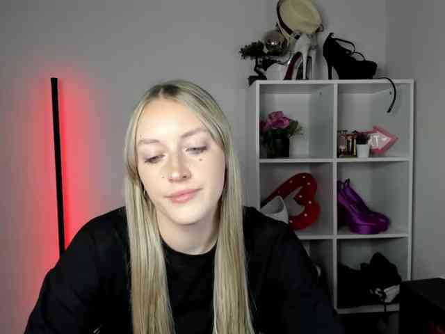 EvelynBlond26