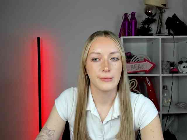 EvelynBlond26
