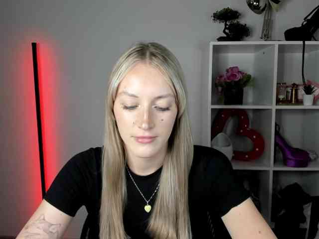 EvelynBlond26