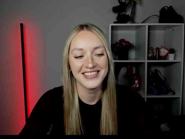EvelynBlond26