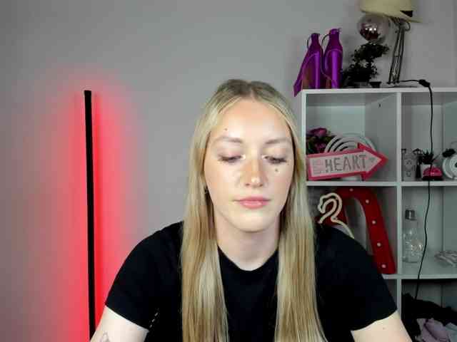 Model: EvelynBlond26