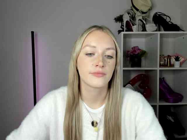 EvelynBlond26