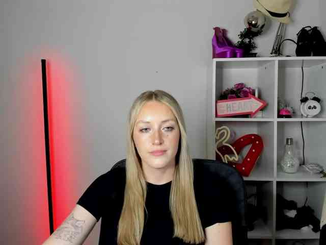 EvelynBlond26