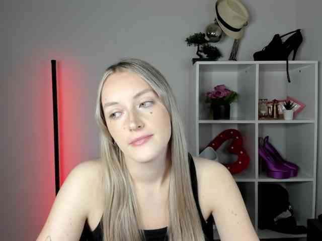 Model: EvelynBlond26