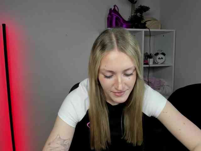EvelynBlond26
