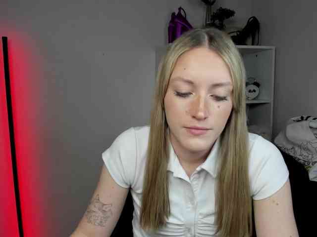 EvelynBlond26