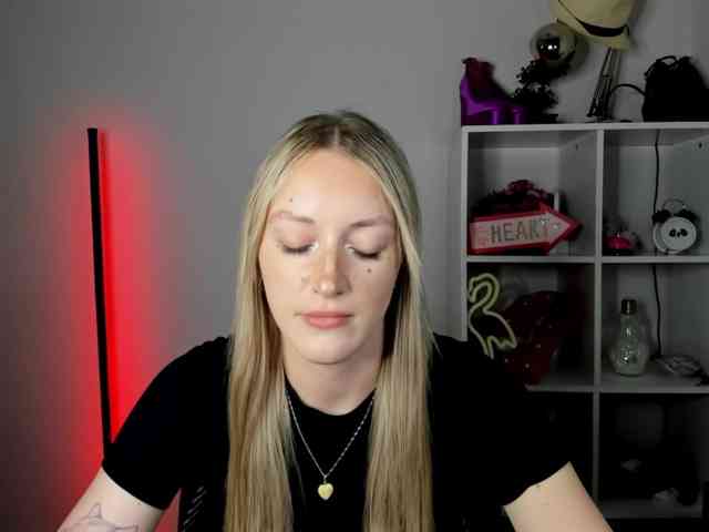 EvelynBlond26
