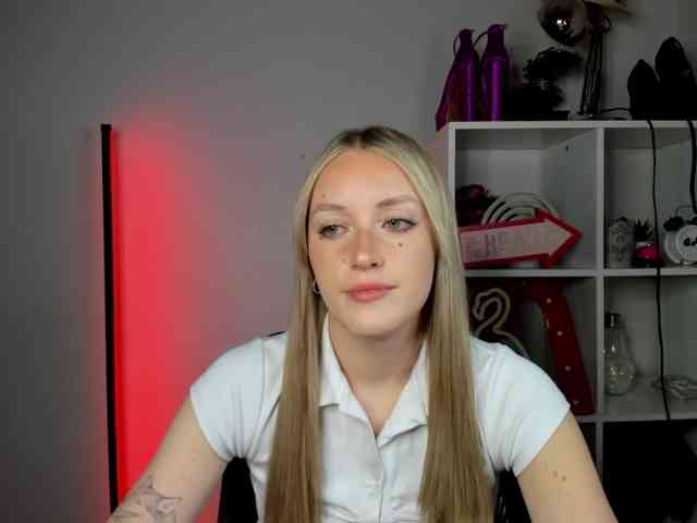 EvelynBlond26