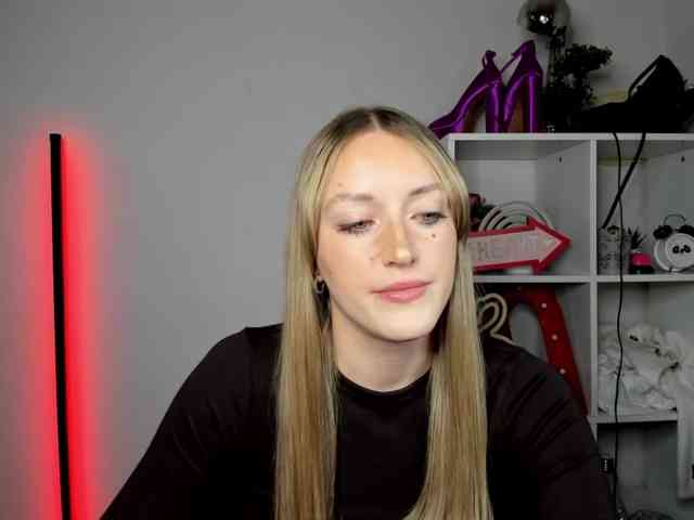 EvelynBlond26