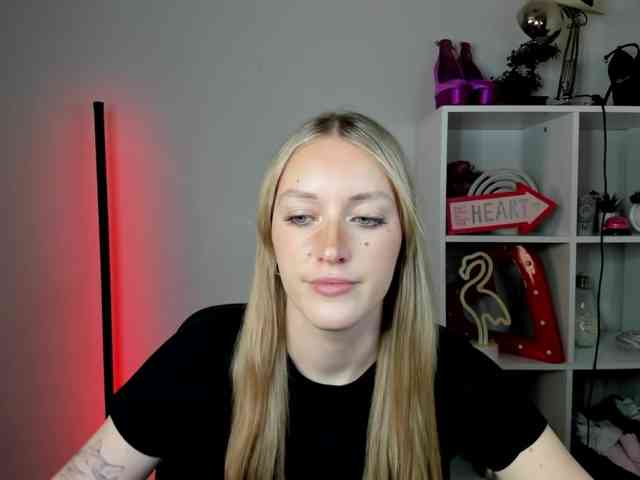 Model: EvelynBlond26