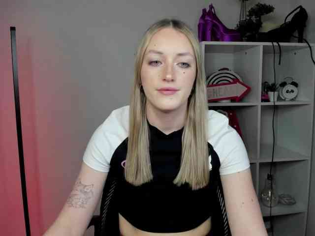 EvelynBlond26