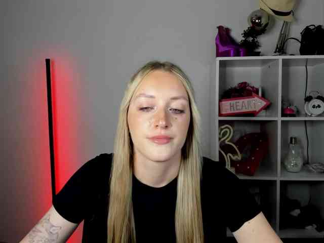 EvelynBlond26