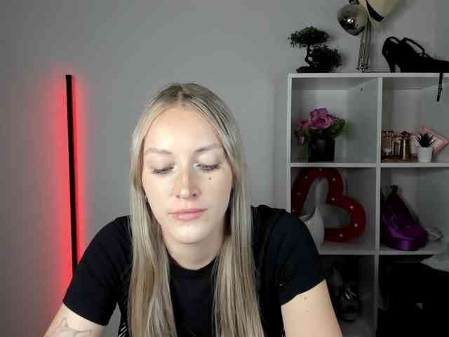 EvelynBlond26