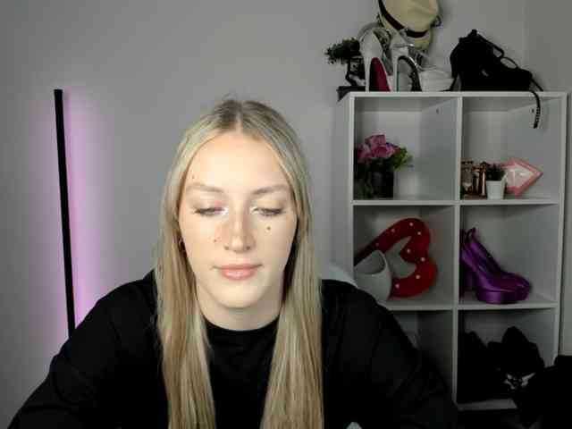 EvelynBlond26