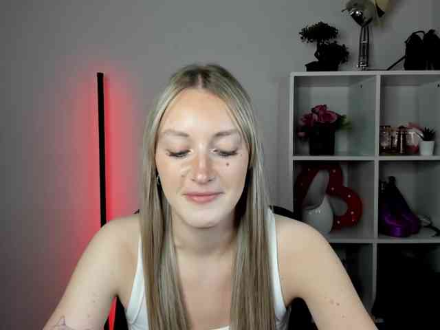 EvelynBlond26