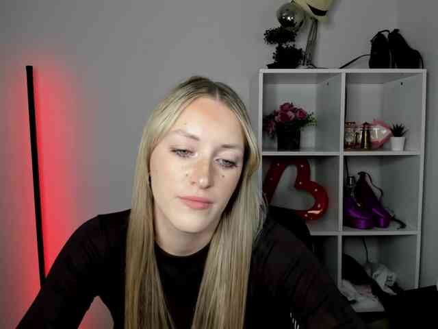 EvelynBlond26