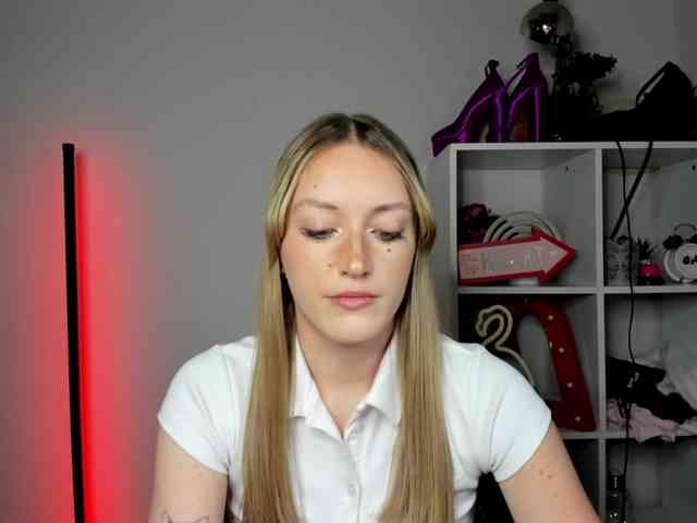 Model: EvelynBlond26