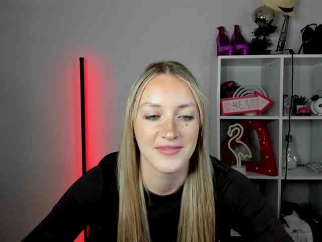 EvelynBlond26
