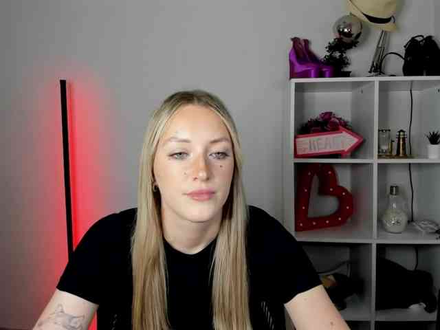 EvelynBlond26