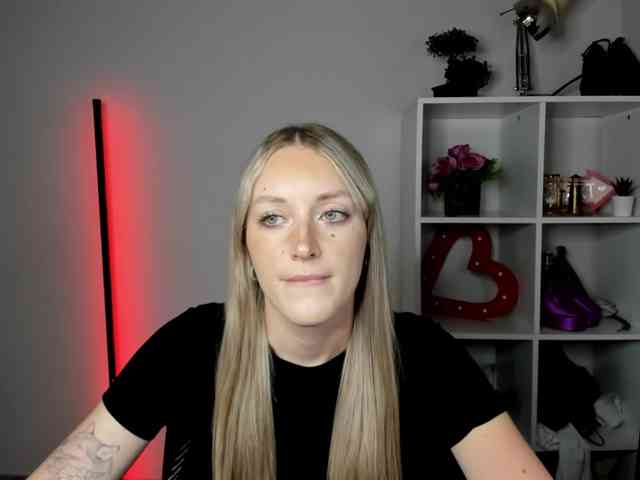 EvelynBlond26
