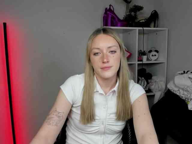 EvelynBlond26