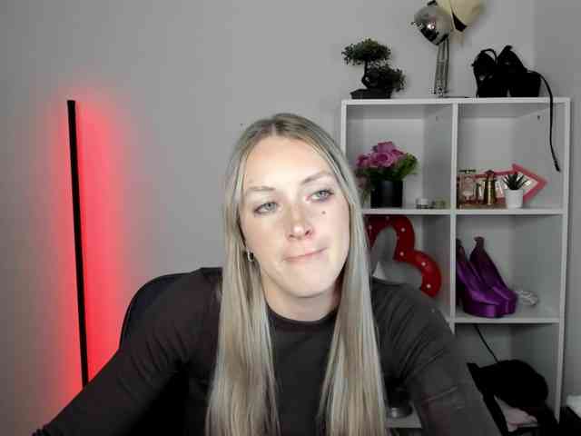 Model: EvelynBlond26