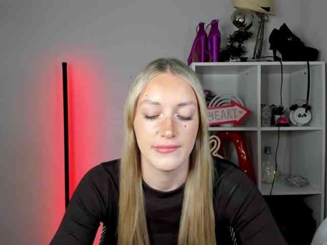 EvelynBlond26