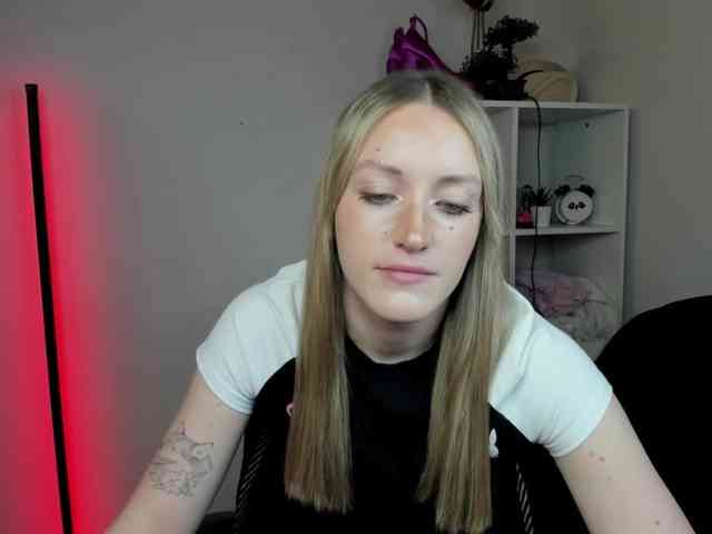 EvelynBlond26
