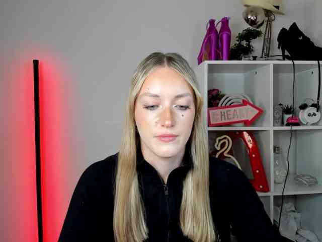 EvelynBlond26