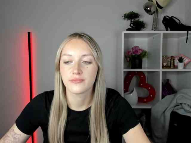 EvelynBlond26