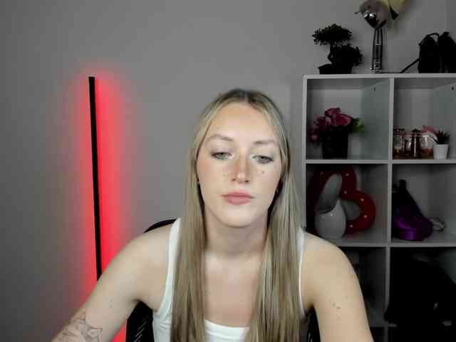 EvelynBlond26