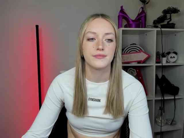 EvelynBlond26
