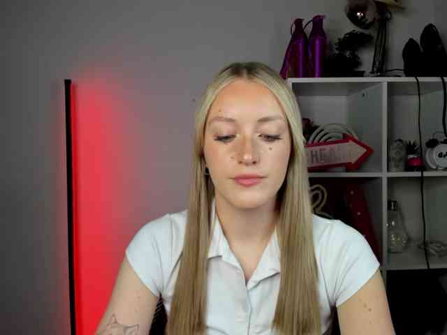 EvelynBlond26