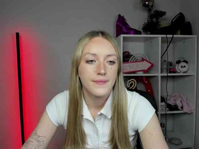 EvelynBlond26