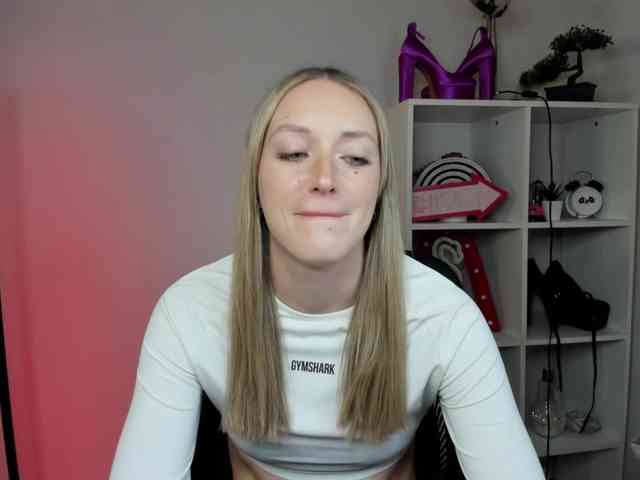 EvelynBlond26