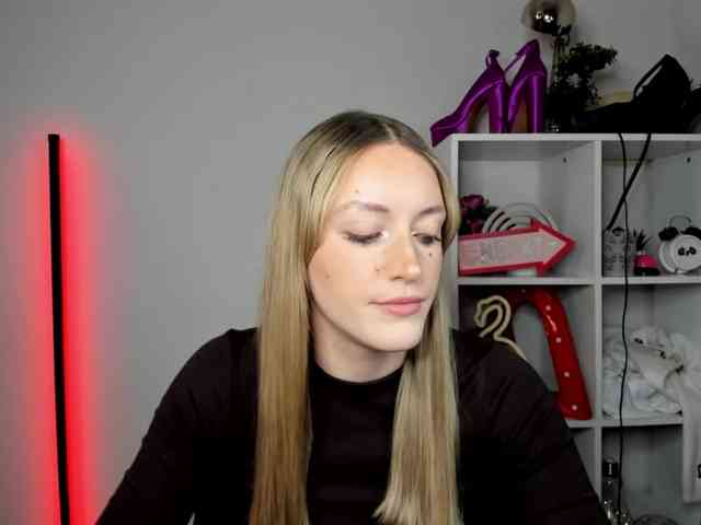 EvelynBlond26