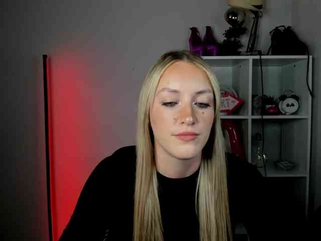 EvelynBlond26