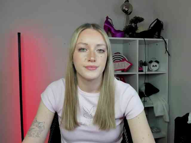 EvelynBlond26
