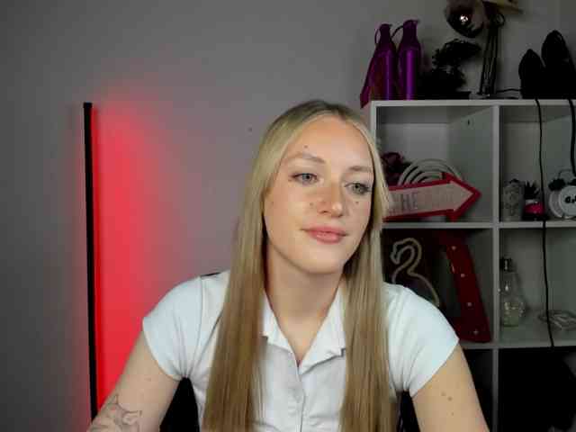 Model: EvelynBlond26