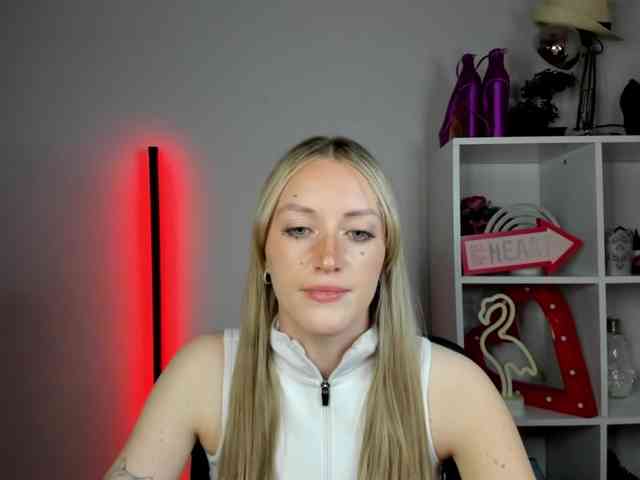 EvelynBlond26