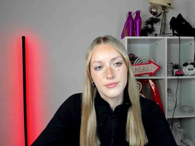 EvelynBlond26