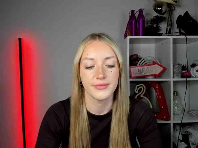 EvelynBlond26