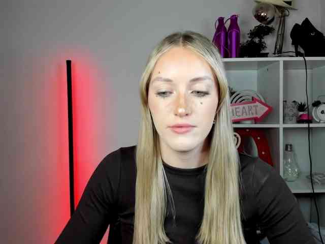 EvelynBlond26