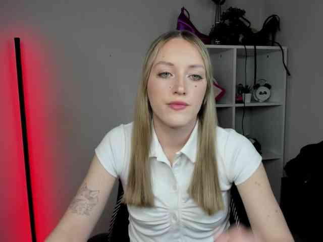 EvelynBlond26
