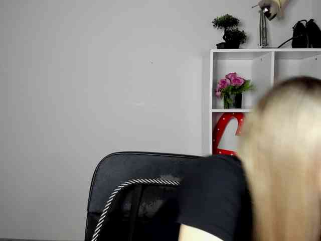 EvelynBlond26