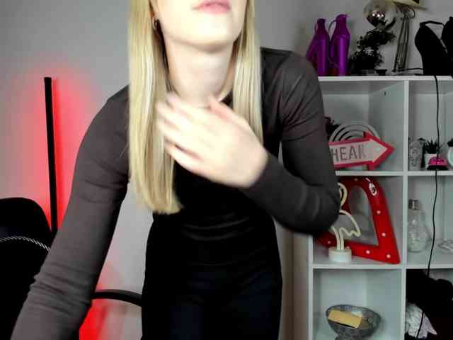 Model: EvelynBlond26