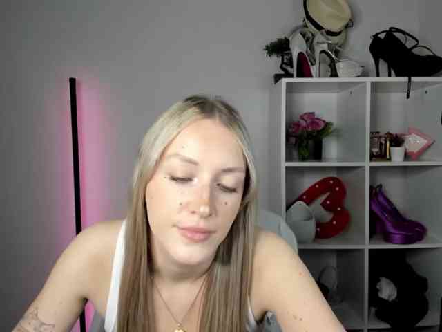 EvelynBlond26