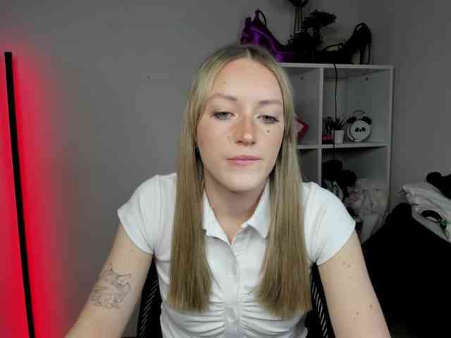 EvelynBlond26